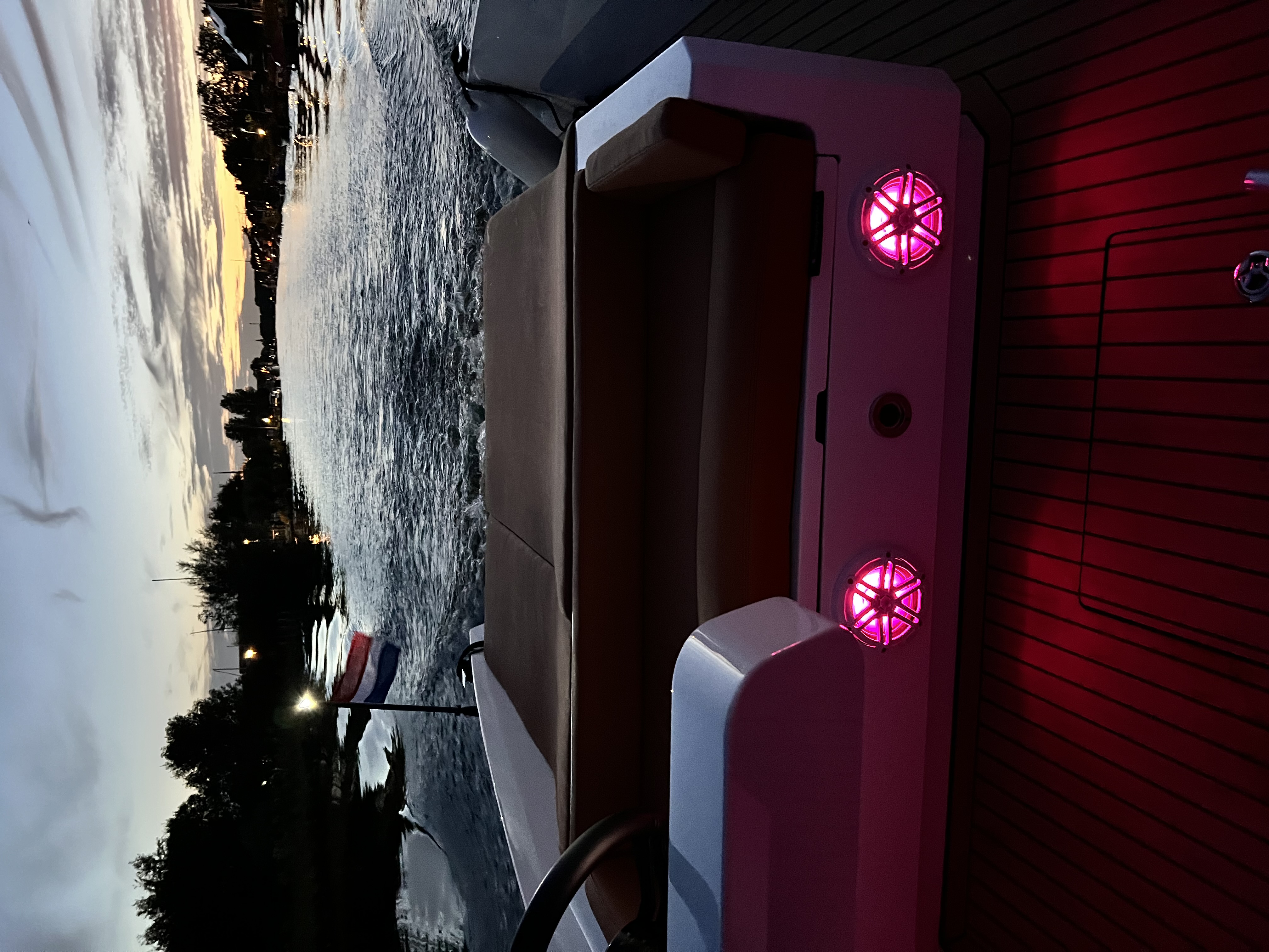 Sognare Amalfi 760 cockpit met Flexiteek dek en superjacht afwerking